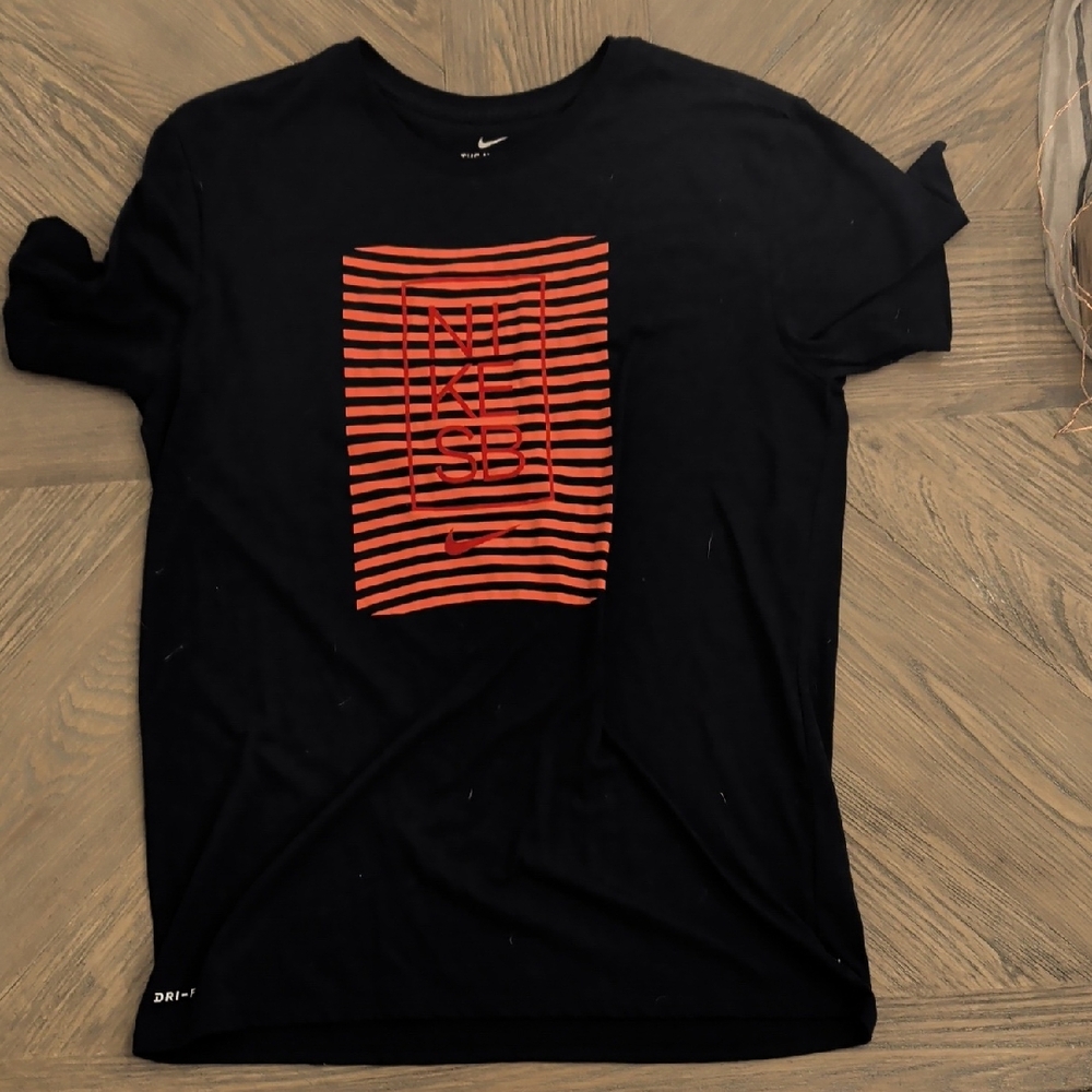 Nike Men's Navy Tee with Red Stripes